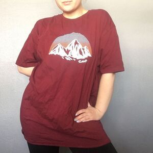 Levi’s Burgundy T Shirt Mountain Graphic Size 2XL